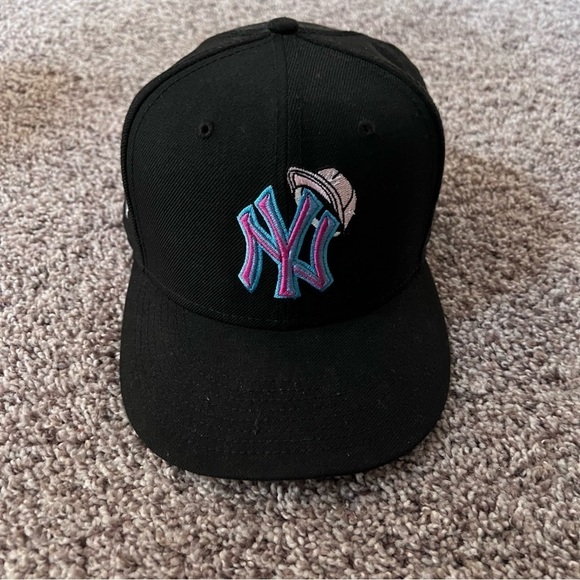 New York Yankees New Era Fitted - Picture 1 of 3